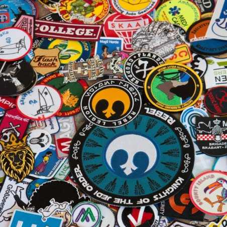 Emblemas, emblemas e emblemas bordados personalizados