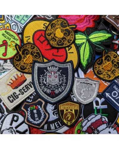 Emblemas, emblemas e emblemas bordados personalizados